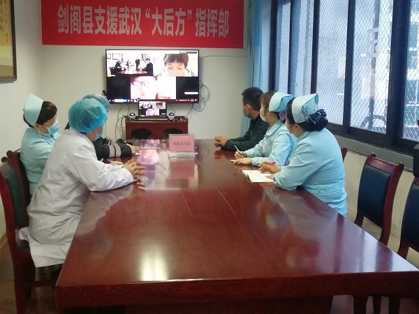1583880098225625.jpg 预备队员提前熟习业务.jpg