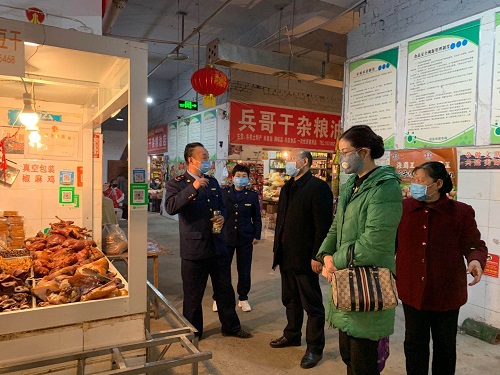 1583981873981408.jpg 杨书记在市场督查疫情防控工作.jpg