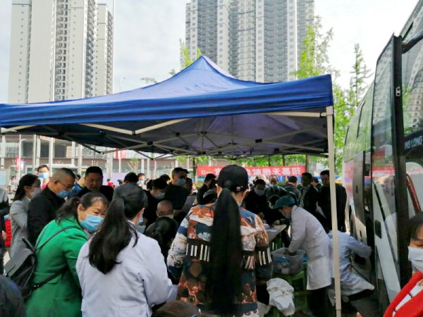 江安县定时定点献血现场.jpg
