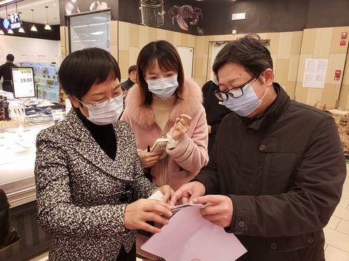 12月11日下午，资阳市政府副市长周月霞带队对雁江区、高新区冷链食品经营单位进行暗访.jpg