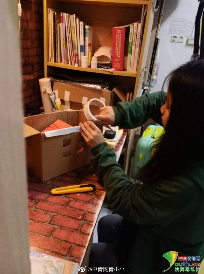 “双十二”快递盒如何处置？高校学子出妙招让“垃圾”变废为宝