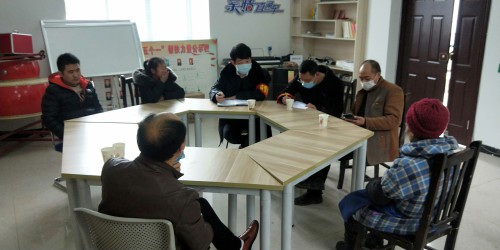 张琦（左三）调解村民纠纷 筠连县委宣传部供图.jpg