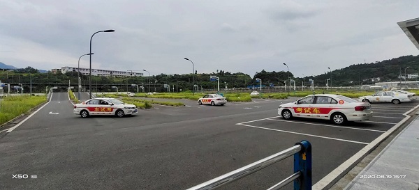 标准化考试场地.jpg