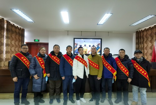 1611731850892417.jpg 无偿献血志愿者代表合影.jpg
