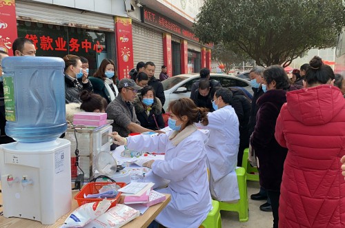 观音镇人民积极参加献血活动.jpg