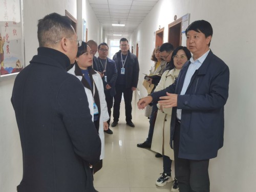 贾利华一行看望并慰问了筠连生态环境局全体干部职工.jpg