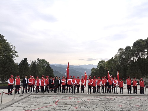 通江县文广旅局党员干部到川陕革命根据地红军烈士陵园开展党史主题教育活动3.jpg
