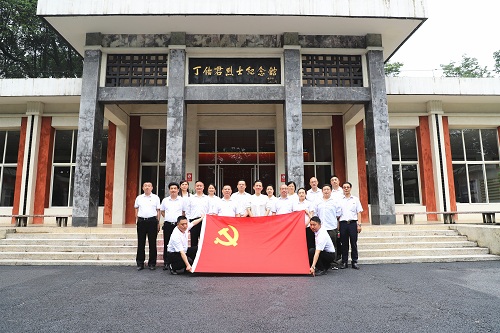 党旗合影.jpg
