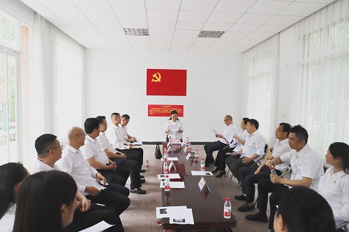 座谈会.jpg