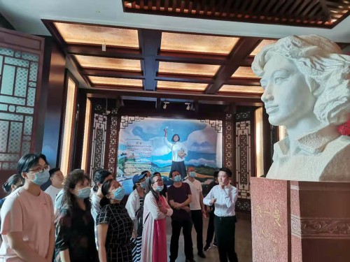 血站全体党员和入党积极分子参观赵一曼纪念馆.jpg