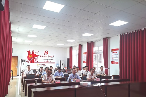 1624769431451449.jpg 认真聆听宣讲 筠连县委宣传部供图.jpg