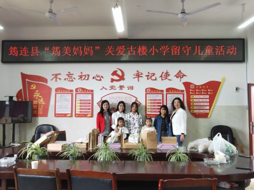 “筠美妈妈”到学校关心关爱留守（困境）儿童.jpg