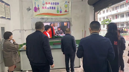 观看微电影 筠连宣传部供图.jpg
