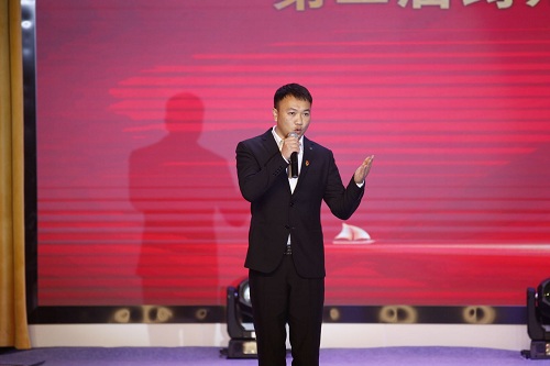 介绍发展思路 筠连县委宣传部供图.jpg