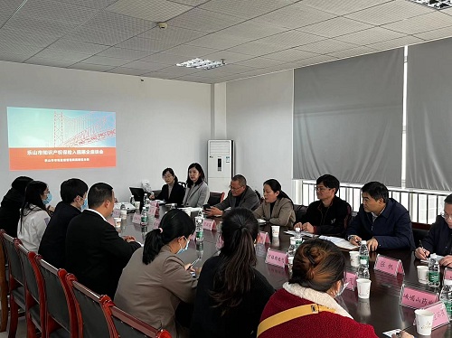 4.金融服务员：知识产权保险“入园惠企”座谈会.jpg