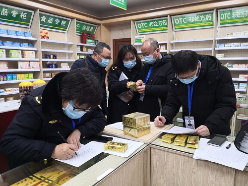 6.市场监管员：开展知识产权违法行为专项检查.jpg