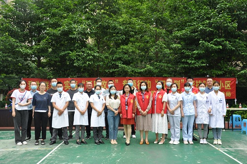 图6乐山市市场监管局深入社区开展我为群众办实事“百日攻坚”专项行动  “双报到”帮扶进小区.jpg
